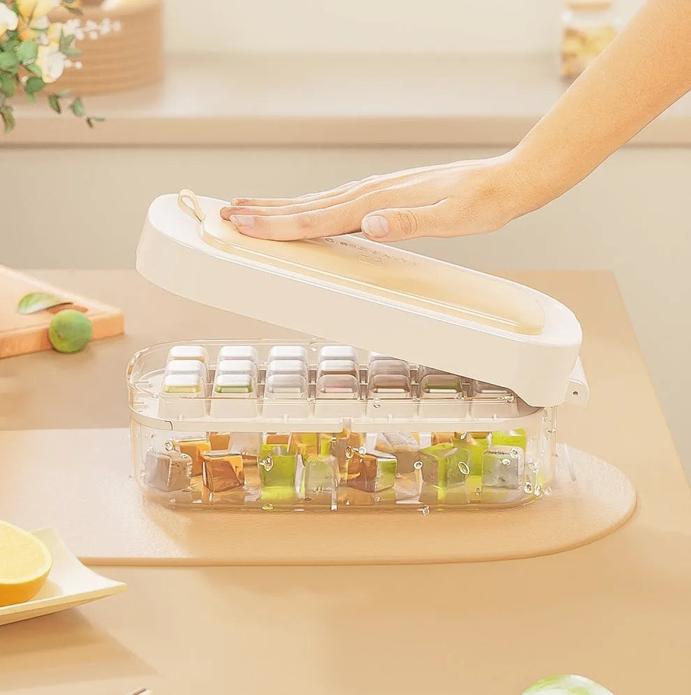 Colourful ice cube tray set with high-capacity grid and integrated storage for ice shovel