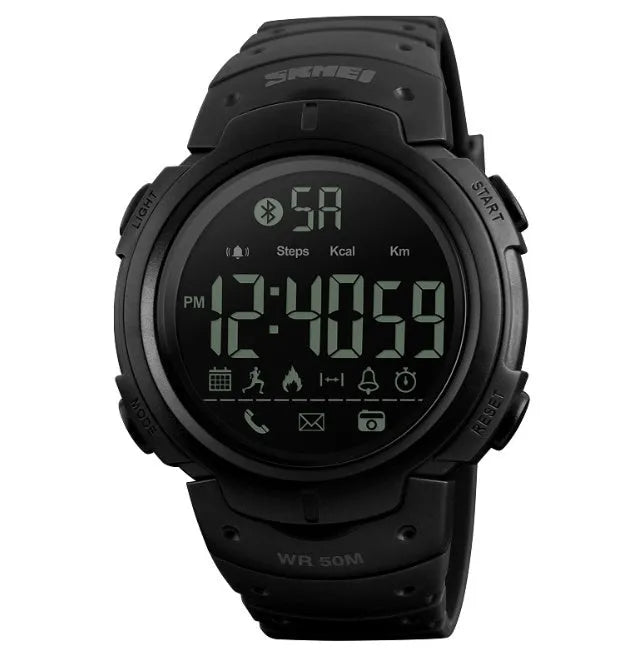 Sports smartwatch with 50mm round dial compatible with Apple and Android phones