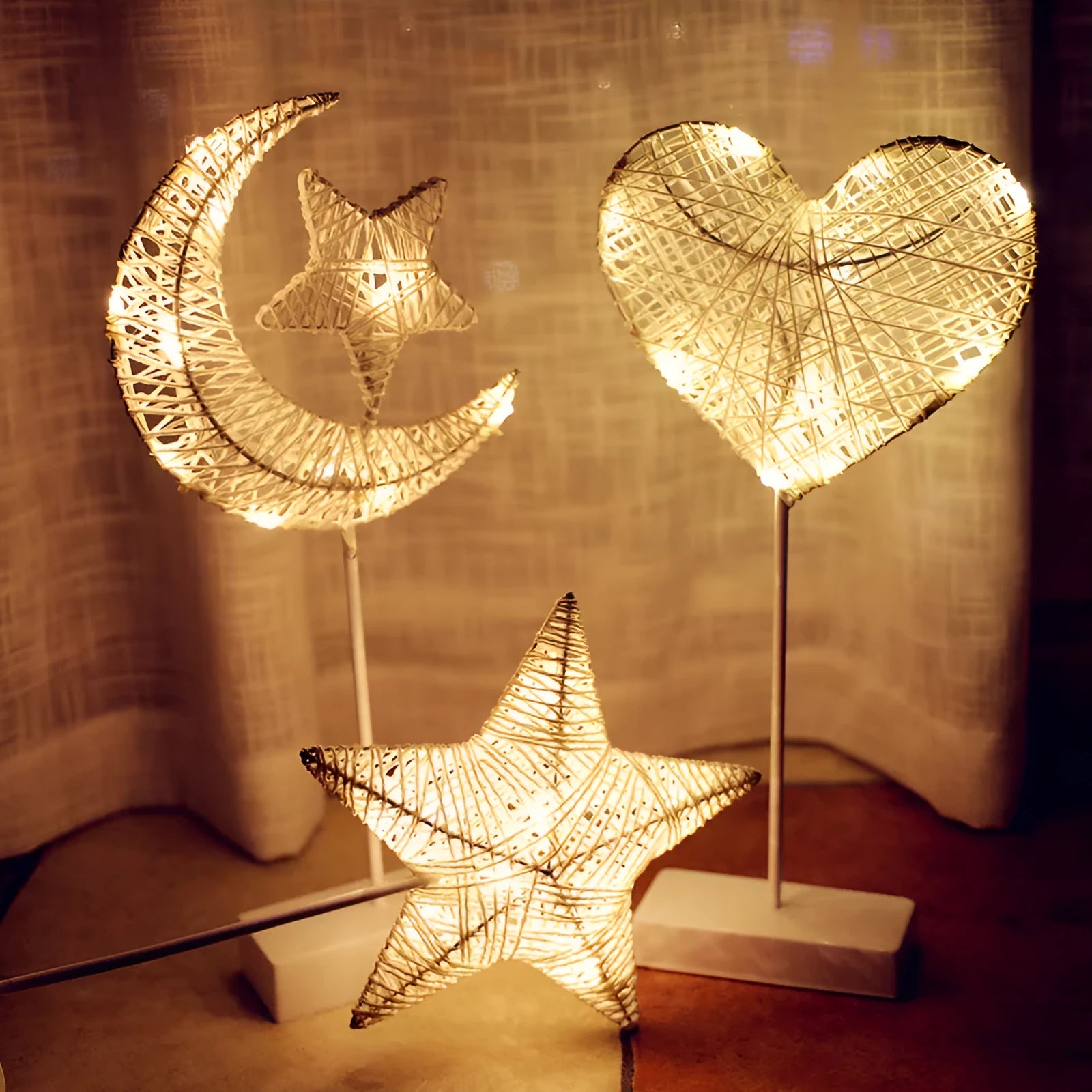 Rattan constructed LED table lamp with star-shaped design and flashing lights for room decoration