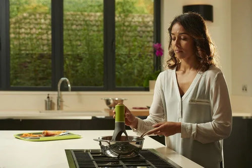 Green automatic cooking mixer utensil for sauces and soups with self-stirring design