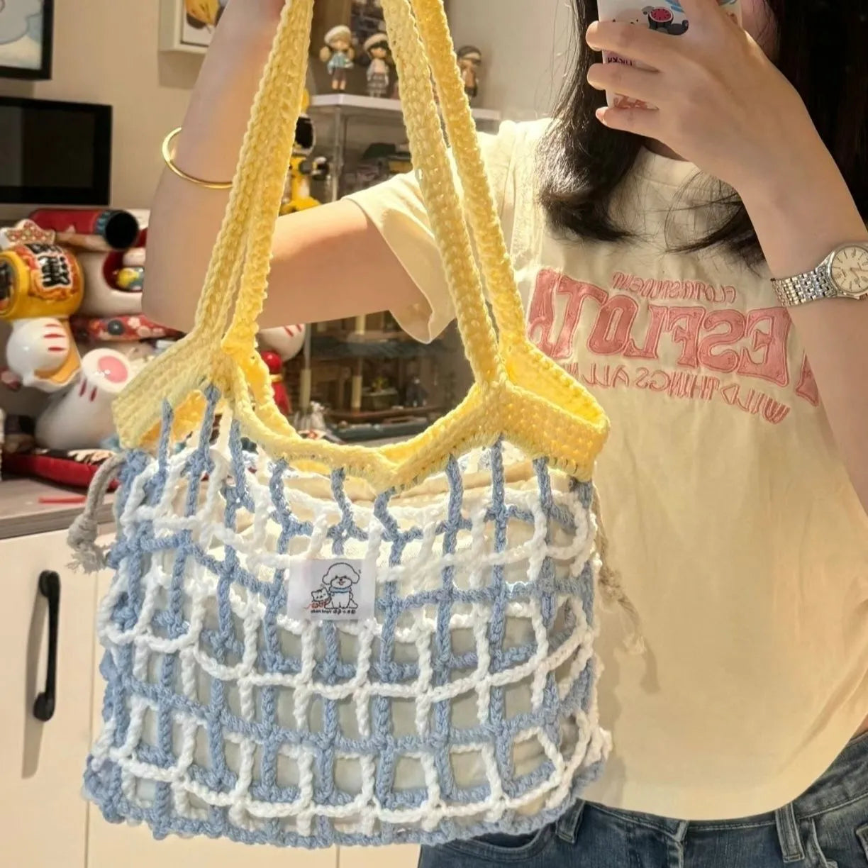 Hand-woven wool summer bag with floral pattern and secure closure