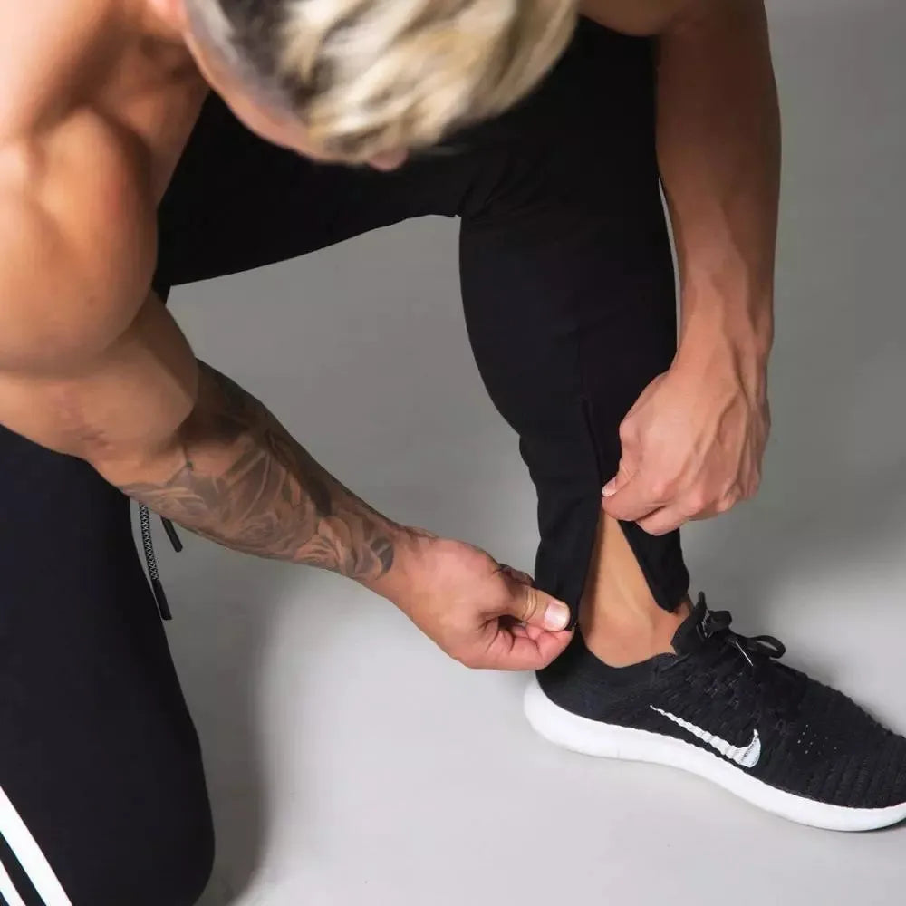 Men's cotton stretch running sweatpants in black with elastic waistband for fitness and leisure use