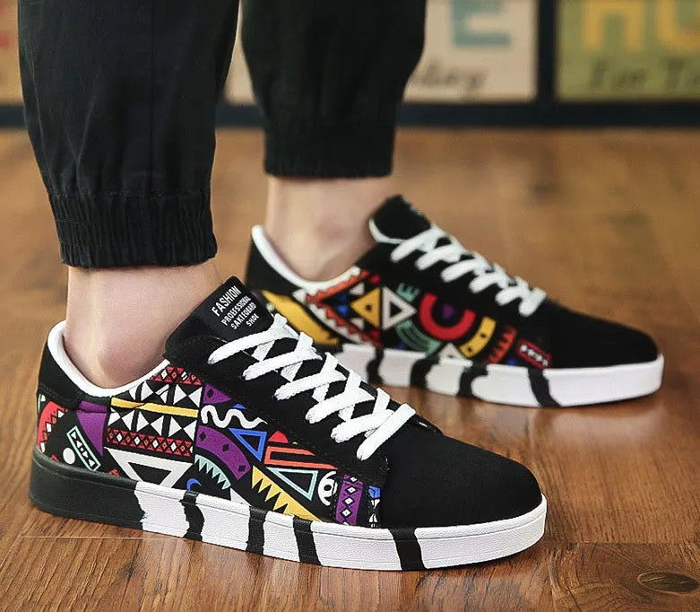 Canvas shoes for men with rubber sole in black available in sizes 39 to 44