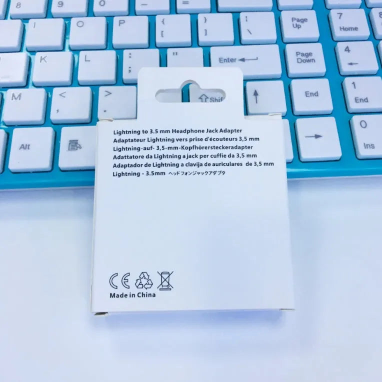 White Lightning to 3.5mm audio adapter for iPhone compatibility