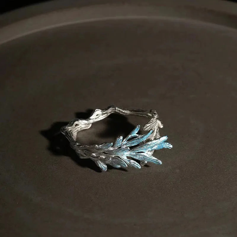Adjustable alloy flower ring with leaf shape and open mouth design