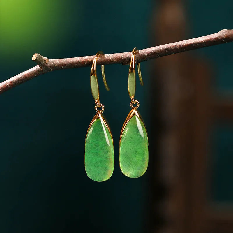 A pair of geometric copper earrings with a water droplet design and jade CP798 colour, Chinese style.