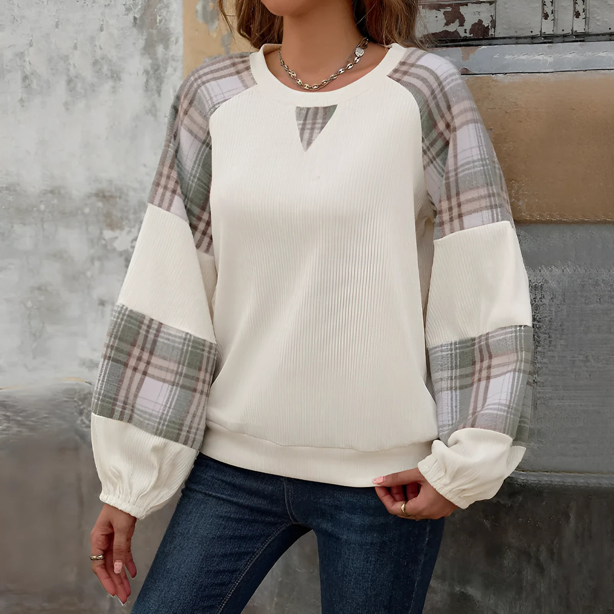 Loose plaid colorblock round neck sweater for women in apricot with long sleeves and pullover style