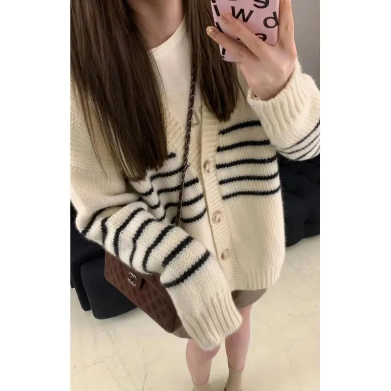 Button-front cardigan with 3D pattern and collar in autumn colours