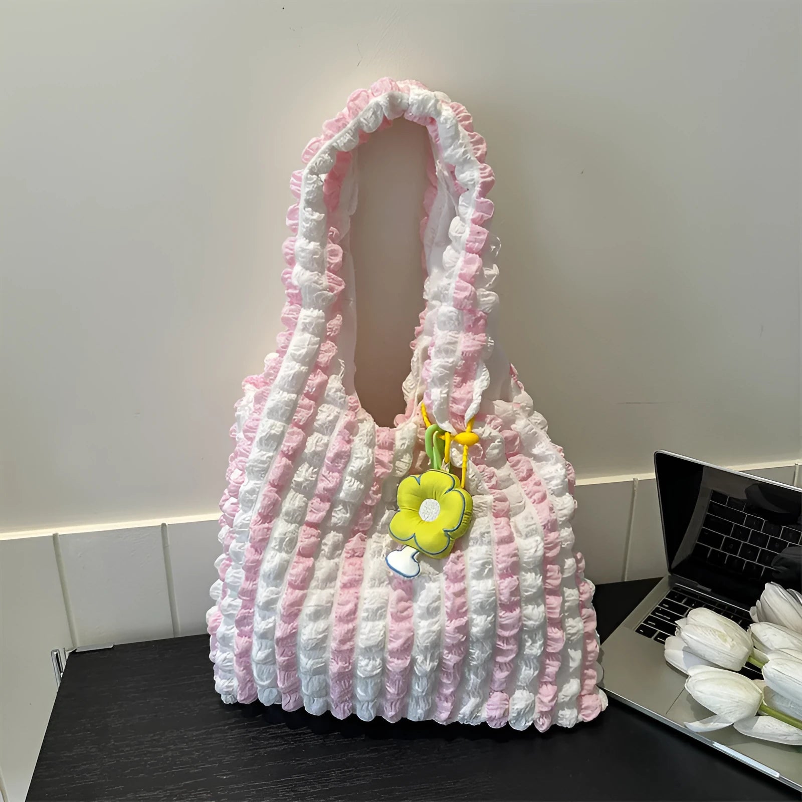 Women's pleated bubble shoulder bag in square vertical shape with three-dimensional pockets