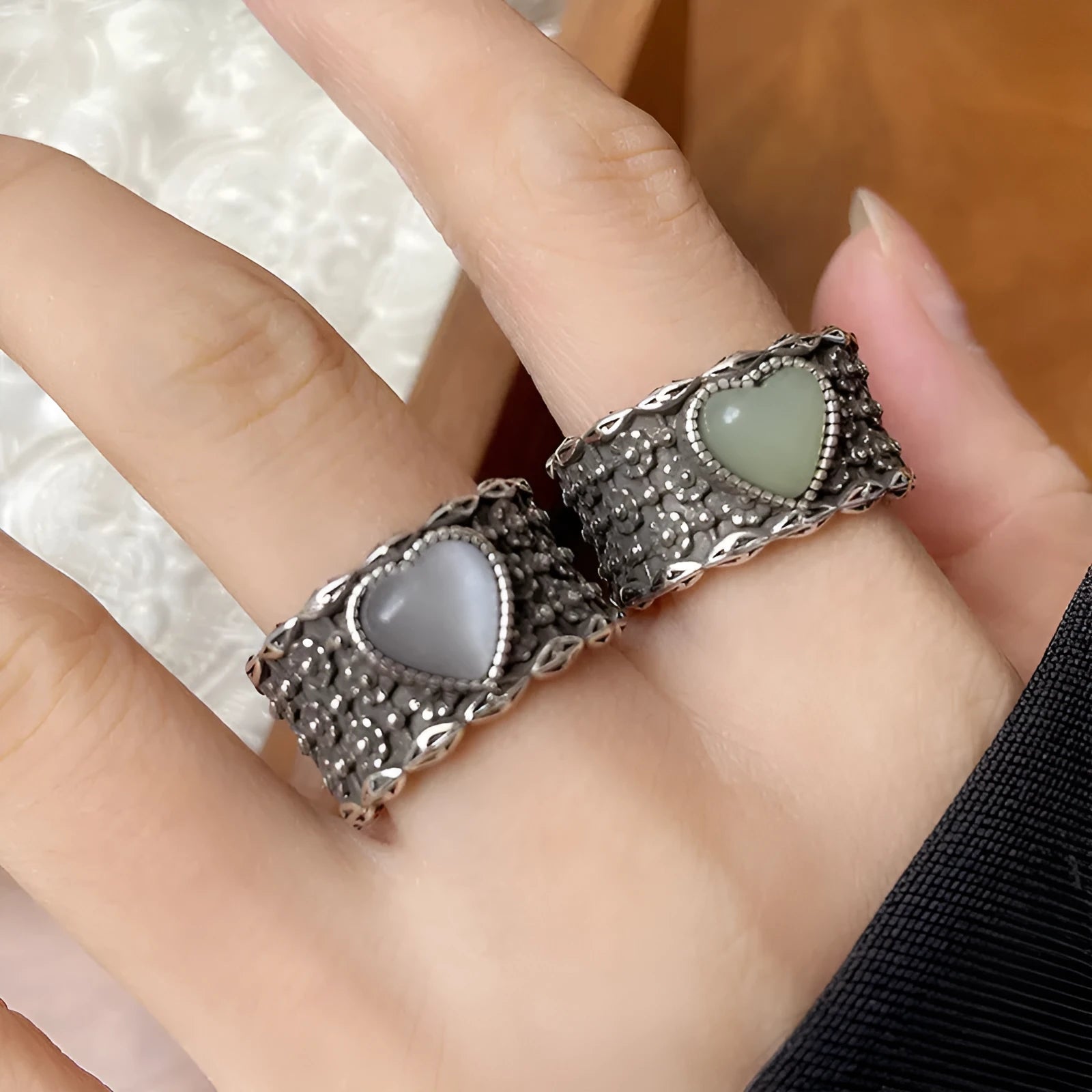 Retro heart-shaped adjustable ring in white copper plated silver with love-themed elements