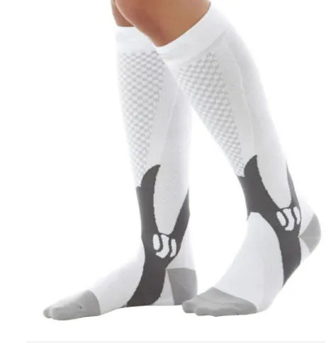 Graduated compression socks for men and women in athletic fit with circulatory support