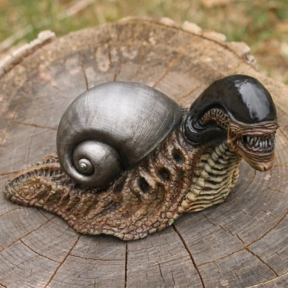Modern solid resin snail sculpture ornament for garden or home decoration