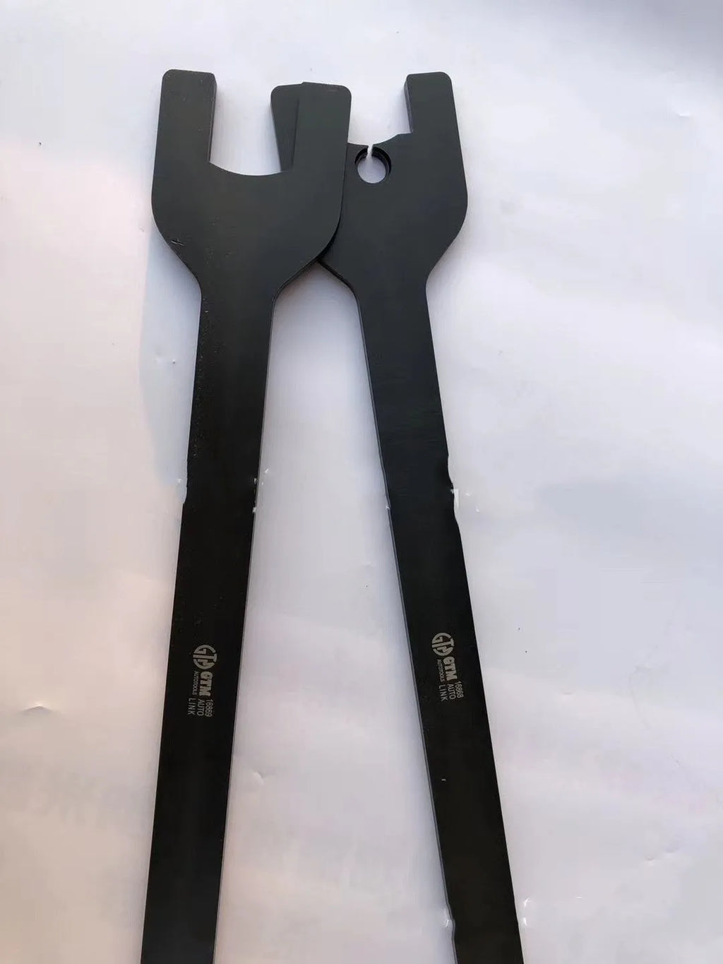 Land Rover fan support wrench coupler wrench 36mm 40mm alloy steel 2-piece set on a workbench