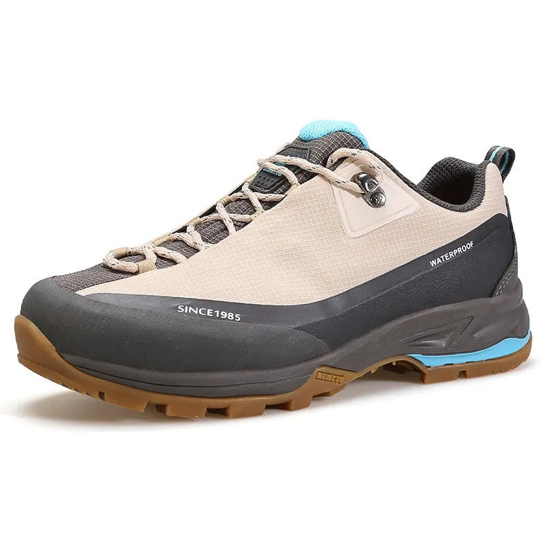 Men's low-top hiking shoes with leather mesh upper and round toe design