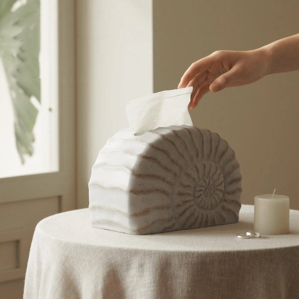 Conch ramble coloured resin decorative cover for a tissue box in a modern simplicity style