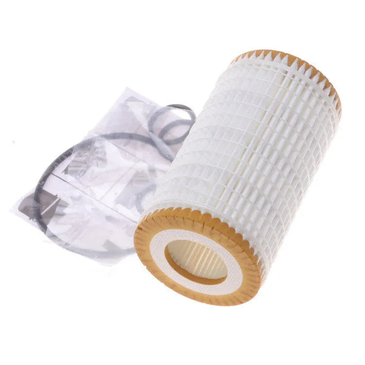 HU718 5X model oil filter with wire wound element for lubricating oil systems.