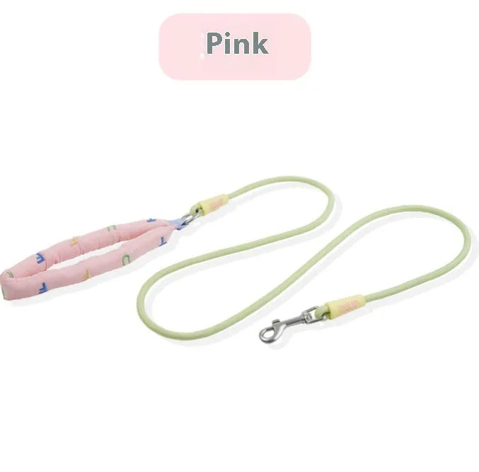 Polyester dog leash with hand holding loop measuring 150cm in length