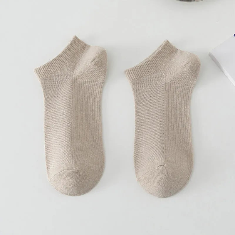 Men's low-cut solid colour polyester boat socks shown in multiple colour options