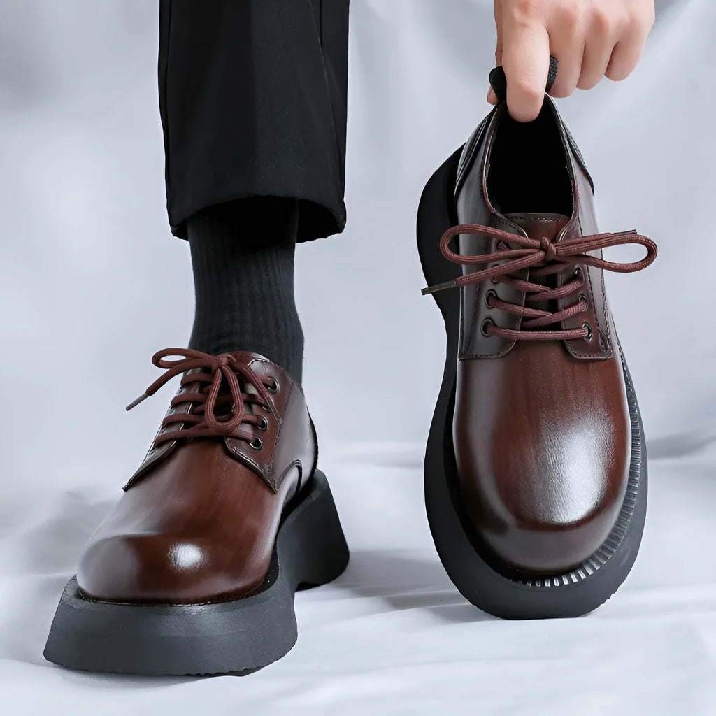 Men's low-top cowhide leather shoes in black with leather toe cap and patchwork detail