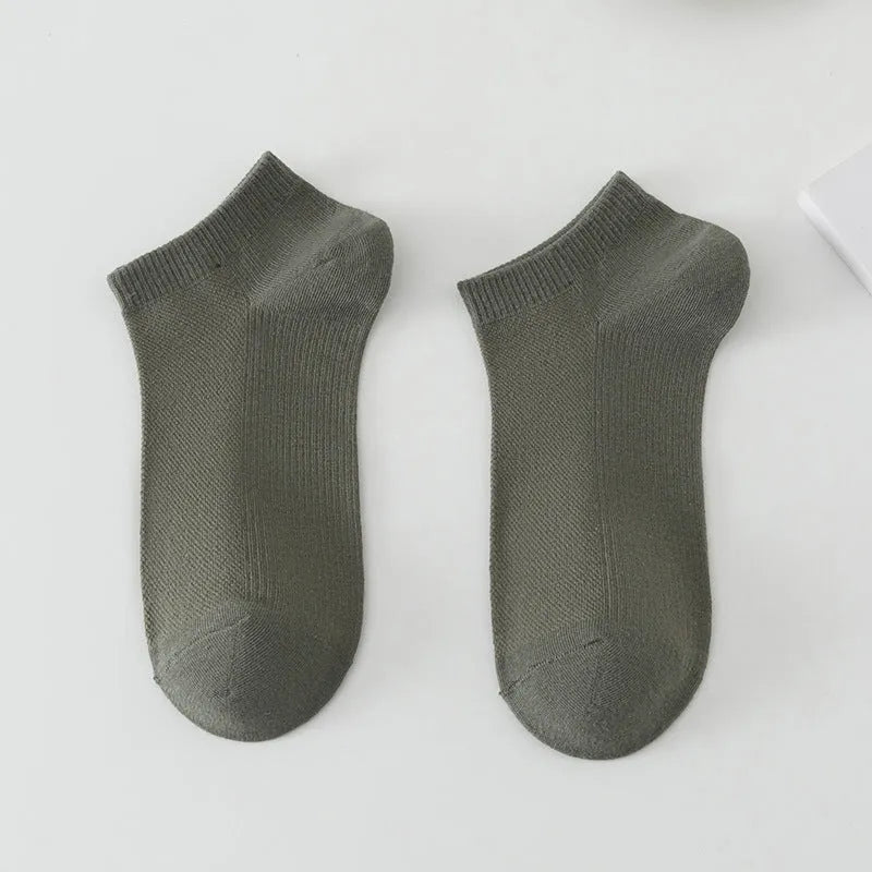 Men's low-cut solid colour polyester boat socks shown in multiple colour options