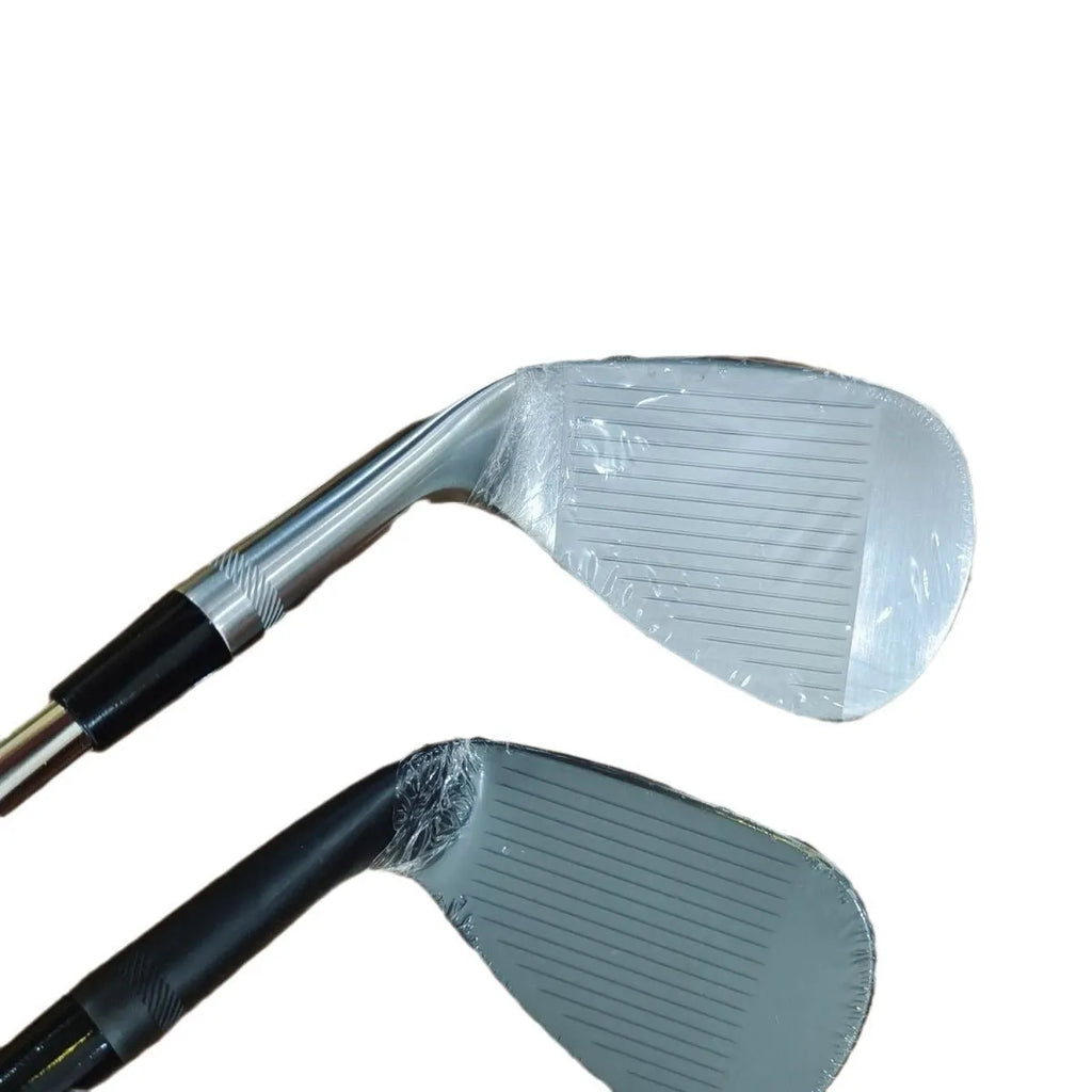 Men's digging golf wedge in black finish with 56-degree loft for bunker play