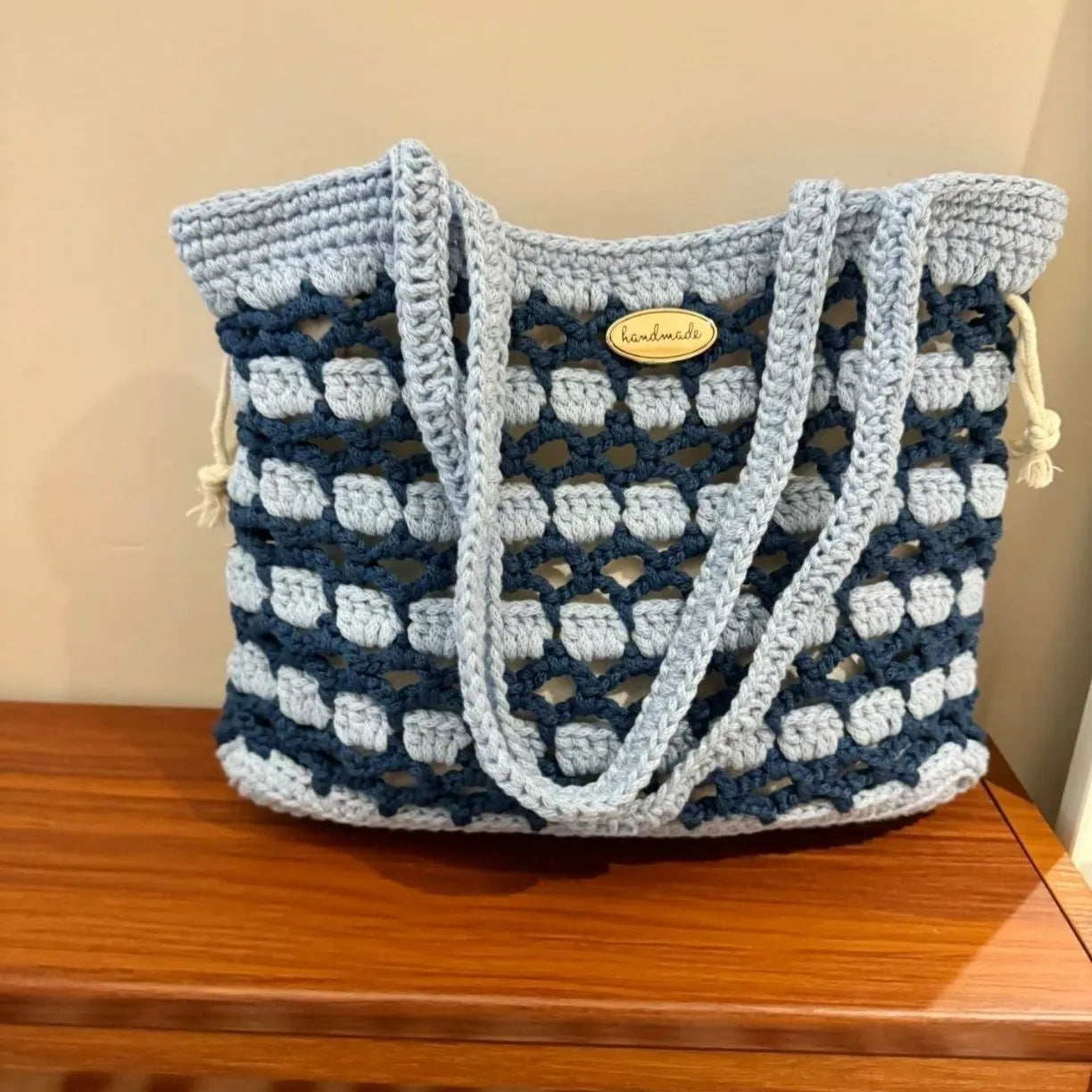 Hand-woven wool summer bag with floral pattern and secure closure