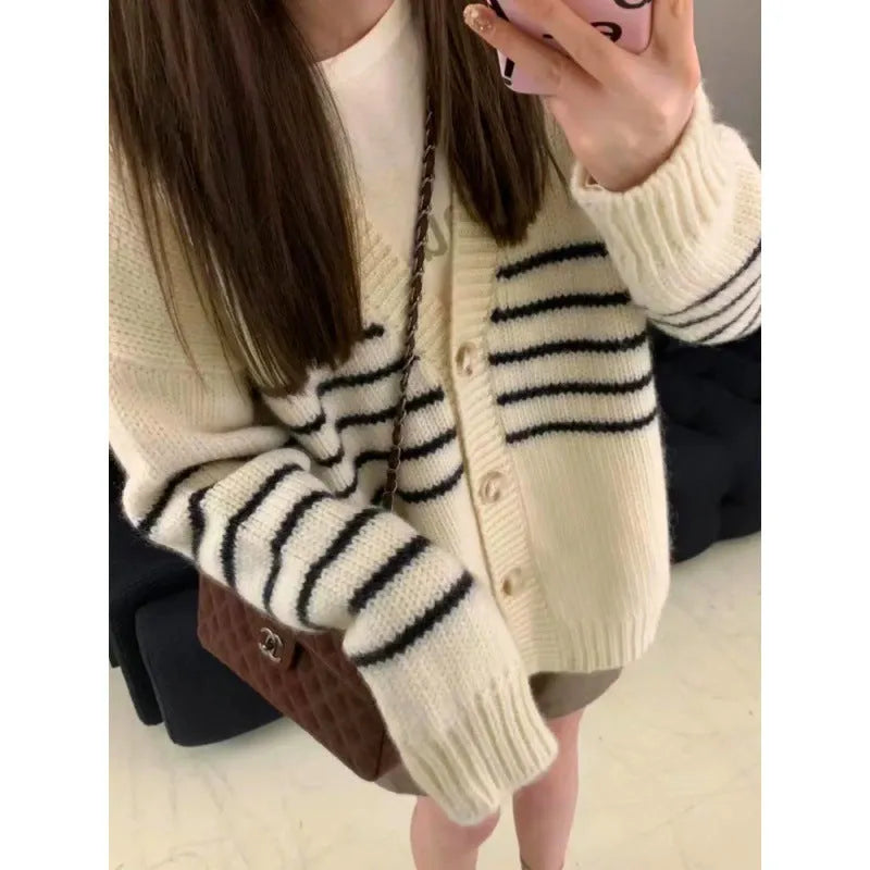 Button-front cardigan with 3D pattern and collar in autumn colours