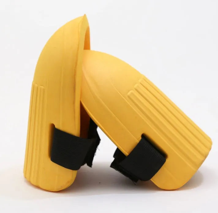 Pair of EVA knee pads in grass green colour, 19x15x1.3cm, for gardening kneeling protection