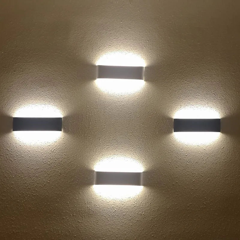 Modern minimalist 12W aluminium alloy wall light with 3000K warm light in black finish for indoor hallway installation