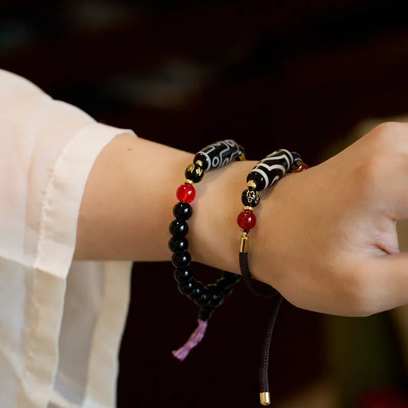 Handmade agate Dzi bead bracelet with 8mm beads in a Tibetan ethnic style.