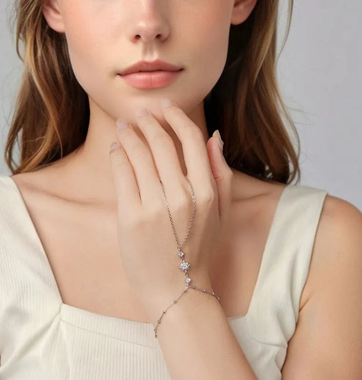 S925 sterling silver integrated ring and bracelet set with eight-pointed star ornament on white background