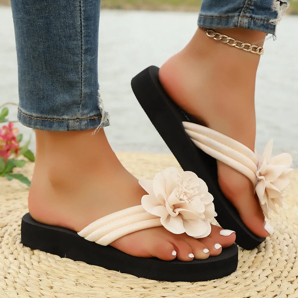 Solid-colour flip-flops with floral design on lightweight EVA sole in beige, red, black, and green options