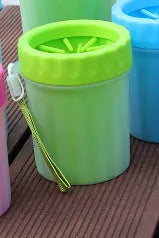 Blue silicone dog paw cleaning wash bucket for pet foot hygiene