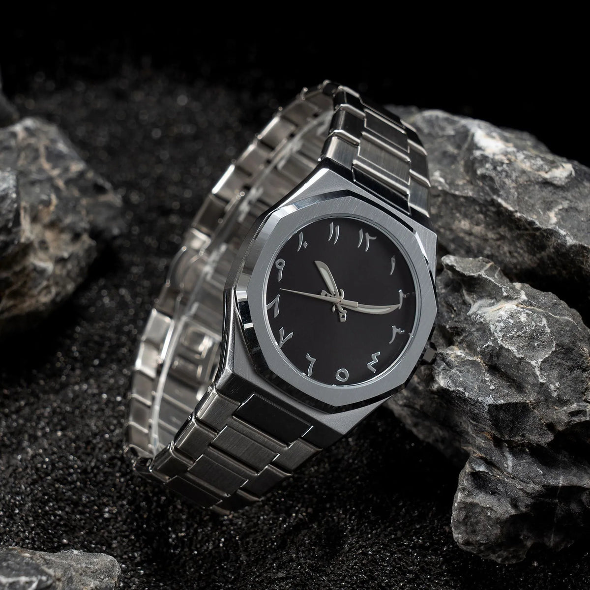 Business casual men's quartz watch with steel belt, black dial, and slim 10mm case
