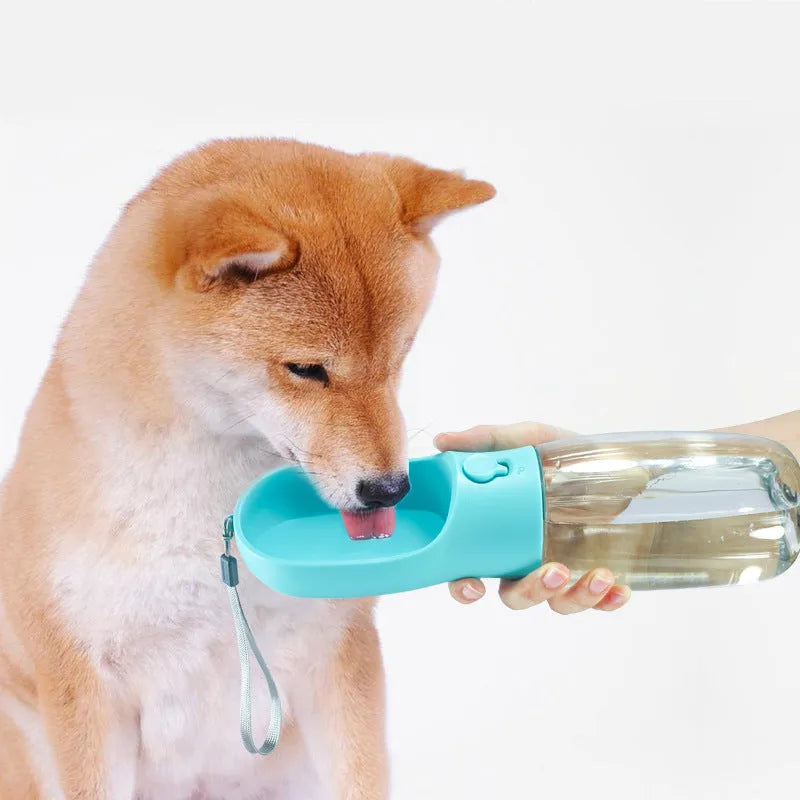 Large capacity outdoor portable travel pet water bottle 550ml in green with built-in drinking bowl