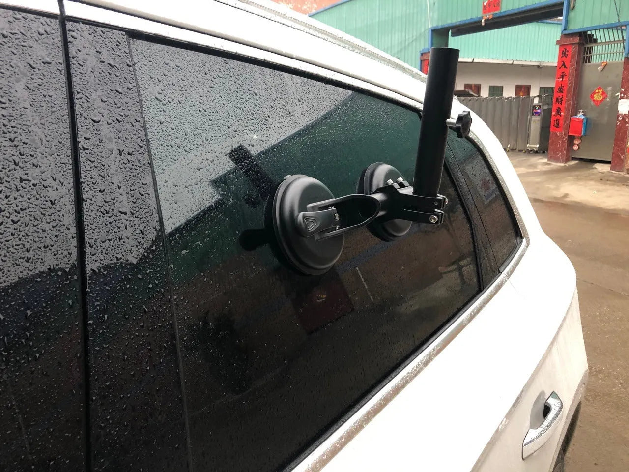 Black off-road car flagpole sucker mount with rubber disc for vehicle glass attachment
