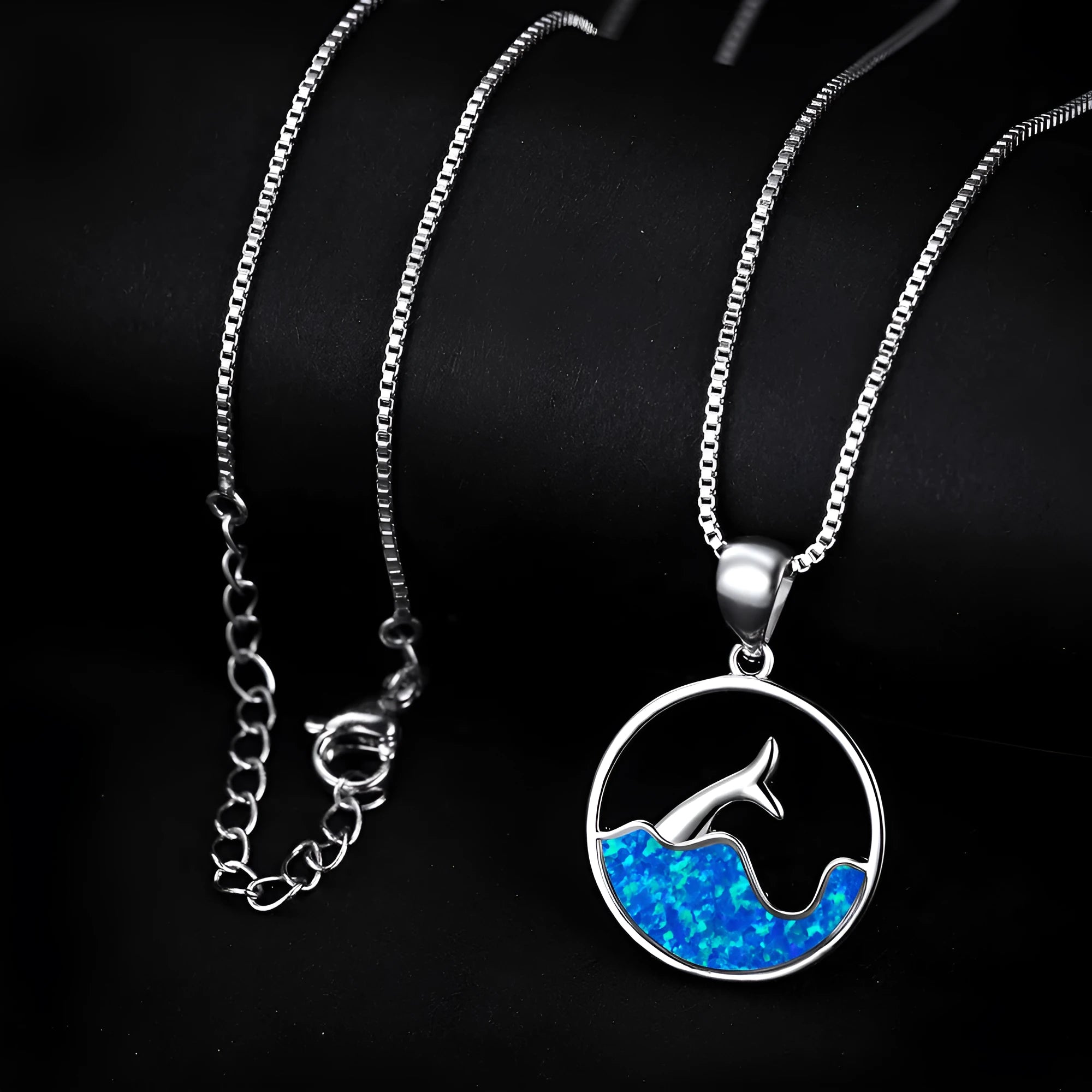 Geometric sea fishtail pendant necklace with electroplated white gold finish and round decorative elements