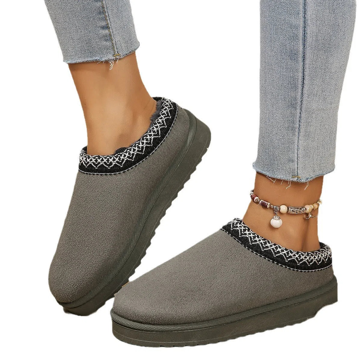 Women's snow boots half-slippers with plush lining, rubber sole, in maroon colour