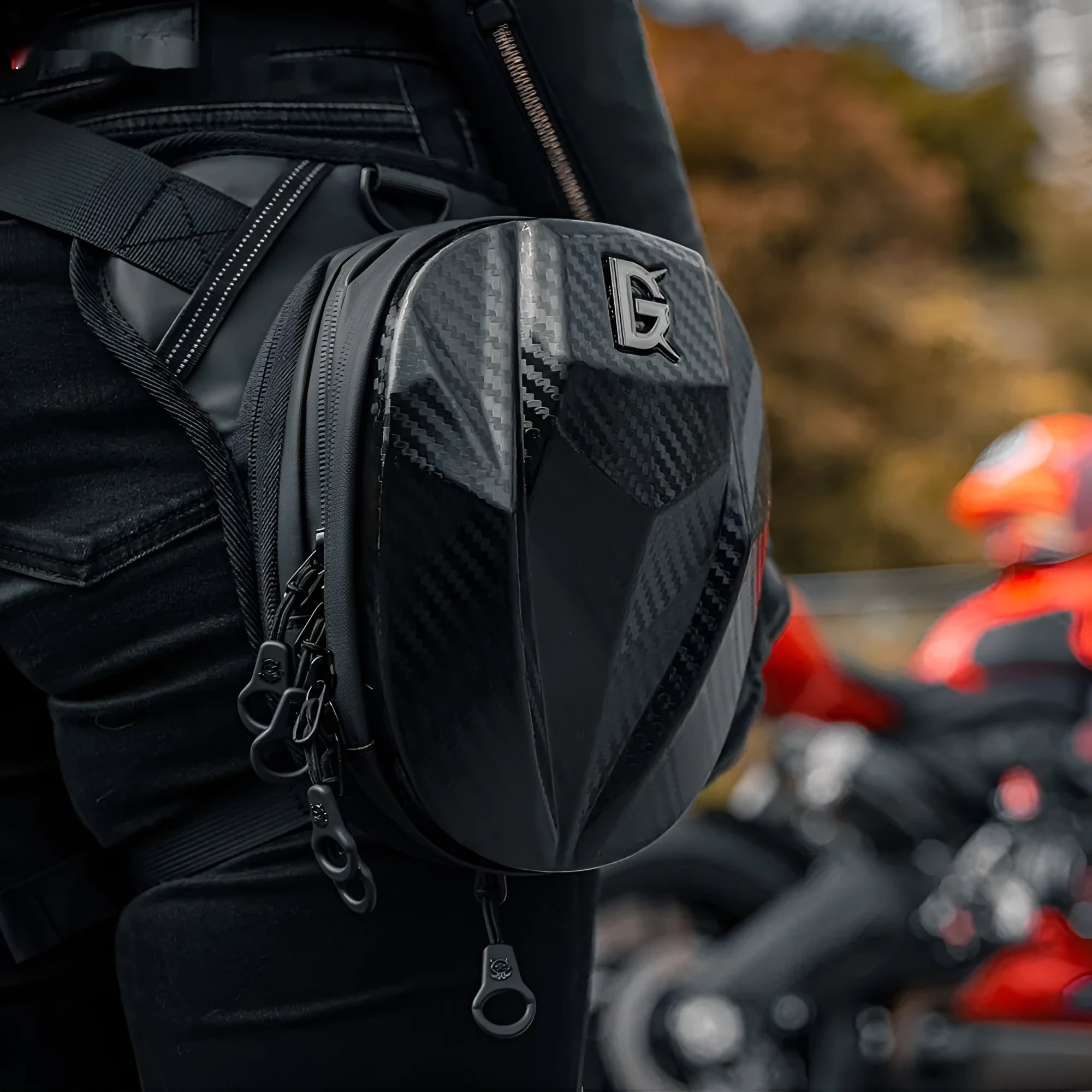 Devil Race Motorcycle Leg Bag in black, 4L capacity, polyester Oxford cloth with PC shell, 28x25x10cm