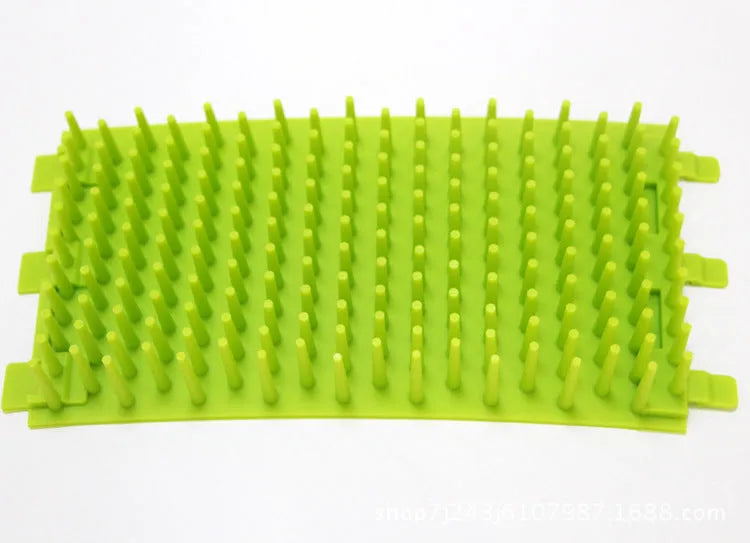 Dog paw cleaner with soft silicone bristles, BPA free, flat bottle mouth, in pink, blue or green, sizes S and L.