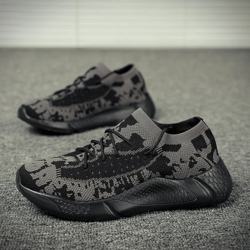 Men's high-top jogging sneakers in black with white MD sole and front lace-up closure on a white background
