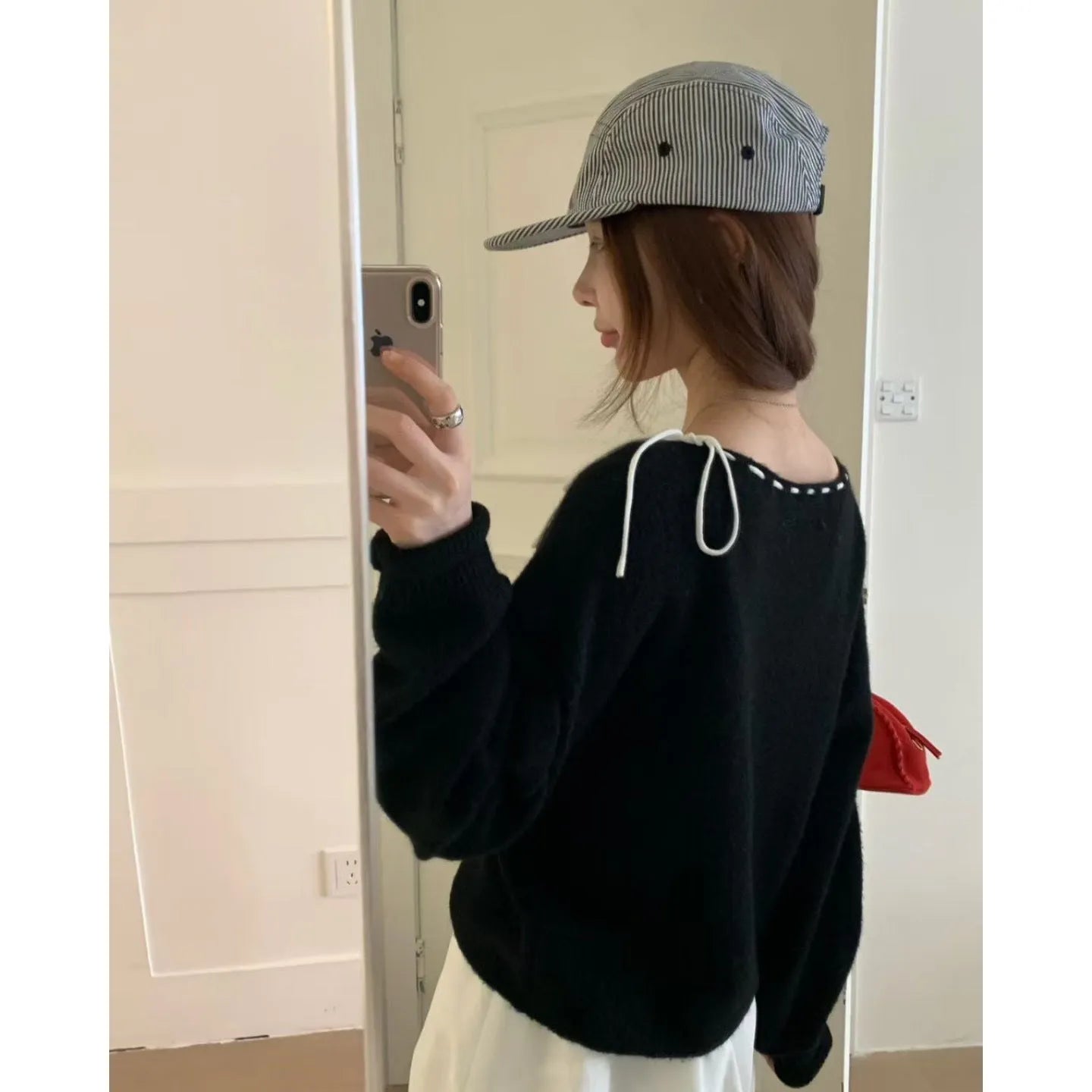 Women's loose-fitting knitwear pullover in black or grey colour made from regenerated cellulose fibre