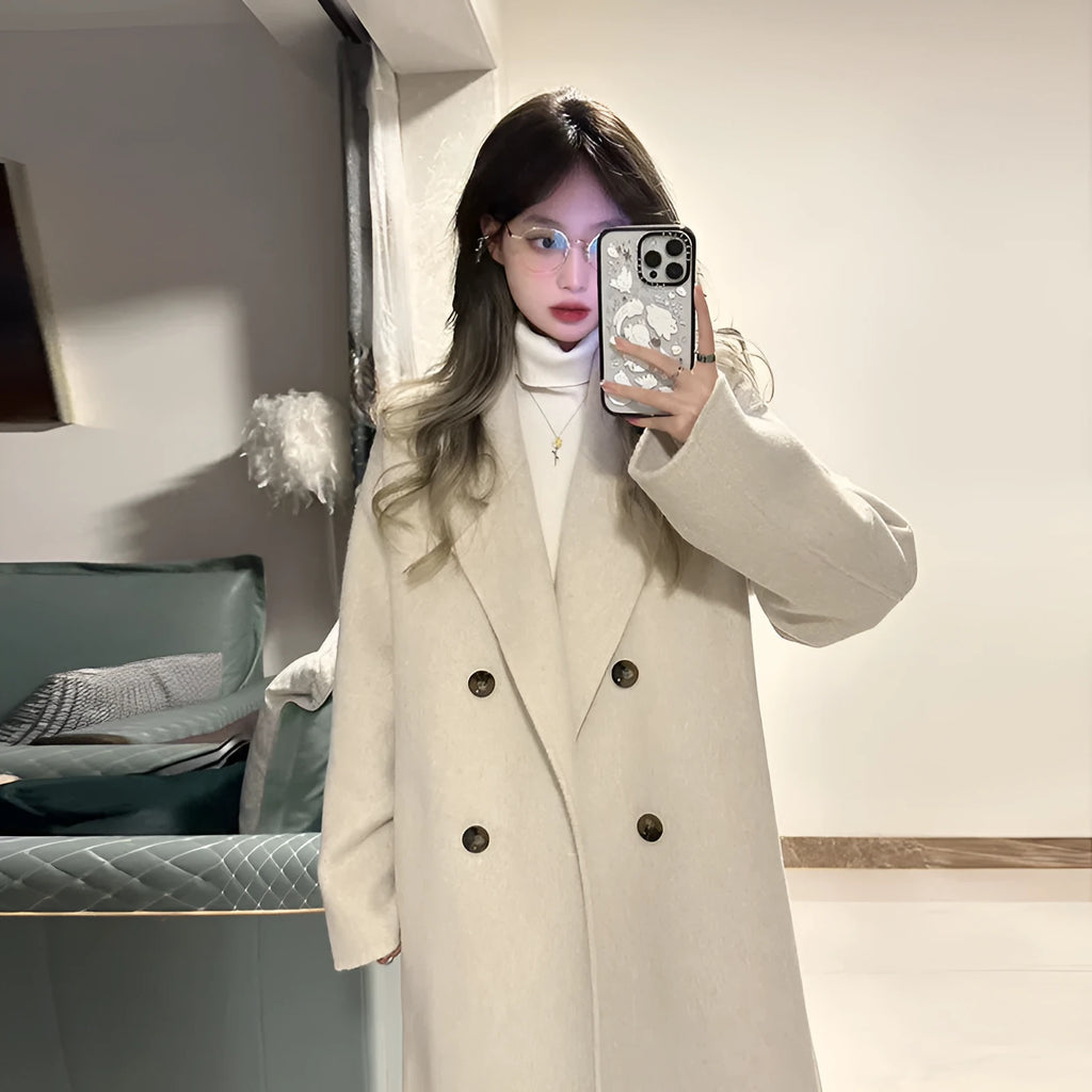 Women's loose fit knee-length retro wool coat with patchwork in oatmeal colour