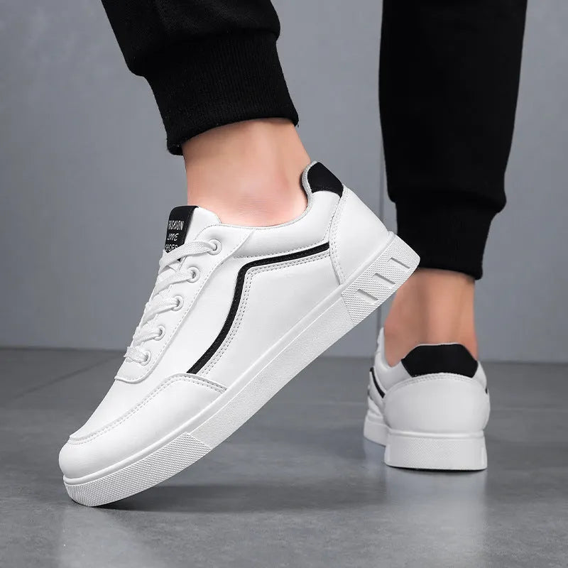 Men's low-top Korean style board sneakers in black with round toe, flat heel, and sewing line detail on the upper.