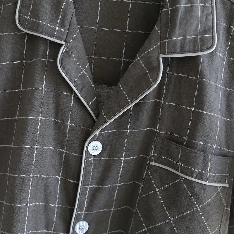 Men's single-line plaid cotton pajama set with short sleeves and trousers in gray colour