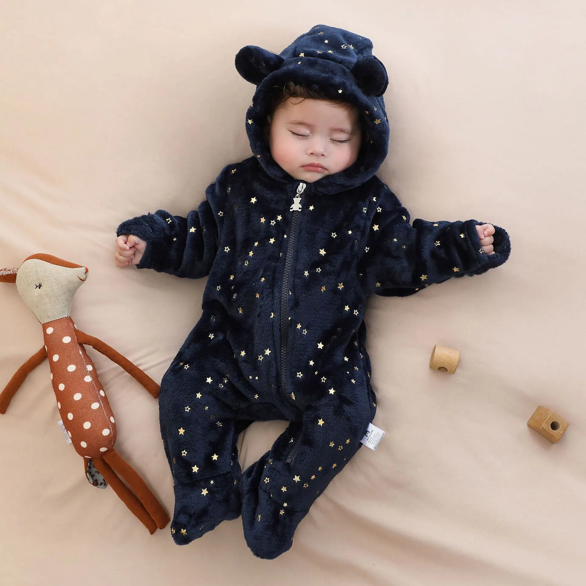 Fleece-lined flannel baby jumpsuit in bronzing bear design, suitable for 50-80cm height