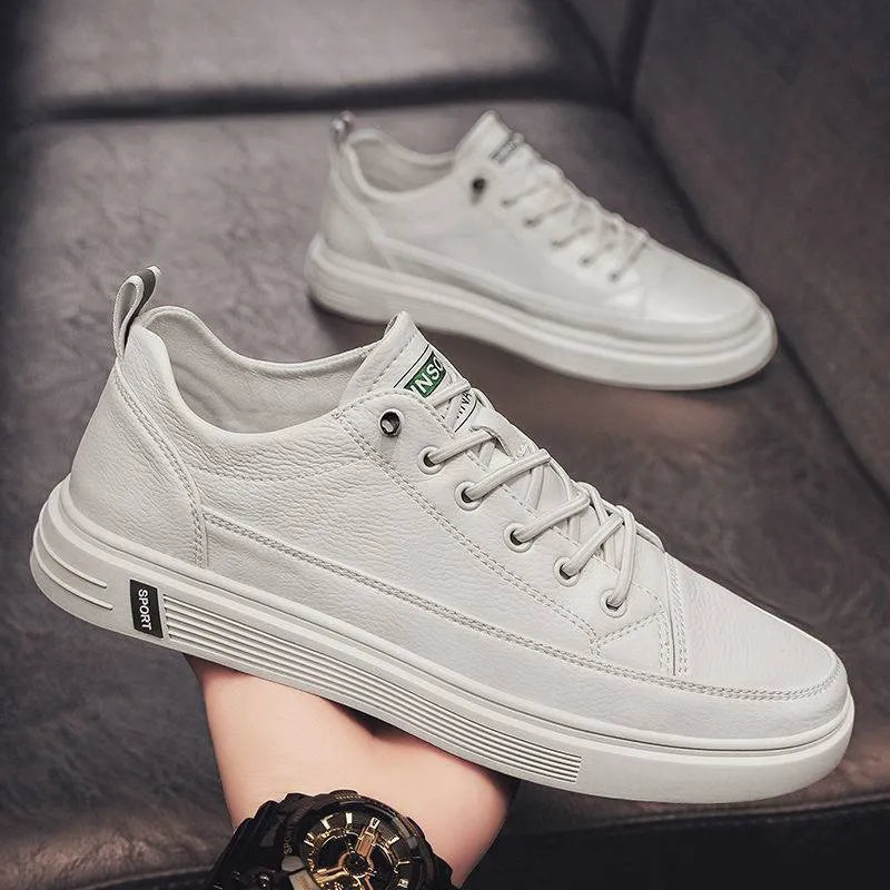 Men's casual summer shoes in white with round toe and flat low-heel sole