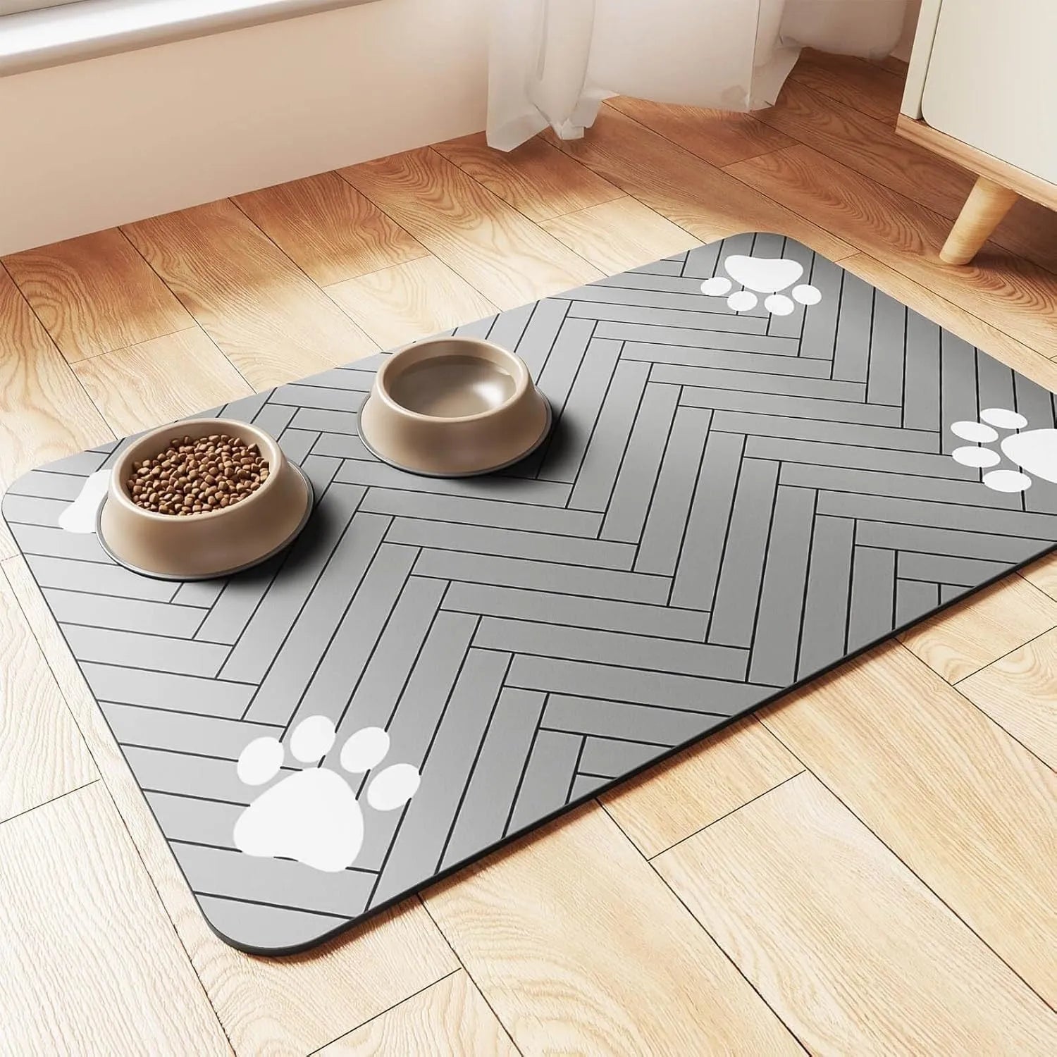 Diatom ooze pet floor mat for feeding areas in blue colour showing water-absorbing properties