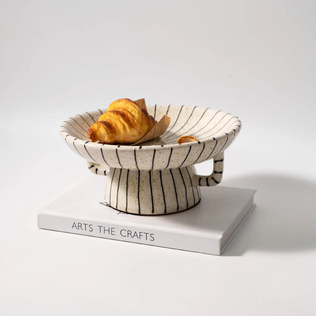 Black and white striped synthetic resin fruit plate with 20cm diameter