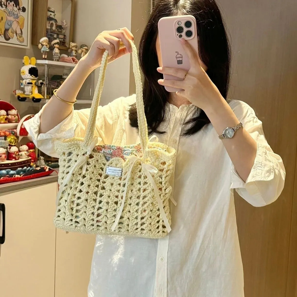 Hand-woven wool summer bag with floral pattern and secure closure